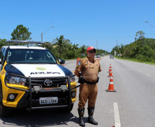 O Litoral terá reforço de 300 policiais militares durante os cinco dias do Carnaval para intensificar o policiamento durante os festejos que ocorrerão nos sete municípios. Este contingente soma-se ao efetivo já existente na Costa Leste para a Operação Verão 2018/2019.  - Foto: Divulgação PMPR