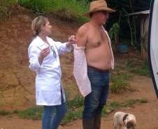 Equipe da secretaria da Saúde percorre as áreas mais remotas do município de Adrianópolis em busca de pessoas não vacinadas contra a febre amarela.  Adrianópolis, 28/02/2019  -  Foto: Divulgação SESA