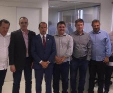 O secretário estadual do Desenvovimento Urbano, João Carlos Ortega, atendeu nesta semana reivindicações de 18 municípios de diferentes regiões do Paraná, e encaminhou pedidos e assinou autorizações. Foto:SEDU