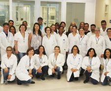 Equipe do Laboratório da Sanepar em Curitiba: no Estado, mais de 500 empregados atuam para garantir a qualidade da água distribuída (Foto: Arquivo Sanepar