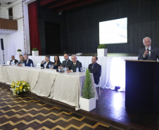 O governador em exercício Darci Piana, participou da assinatura do acordo de parceria e cooperação entre as cidades de Prudentópolis e Ternopil, Ucrânia. Participaram da cerimônia: prefeito de Prudentópolis, Adelmo Luiz Klosowski; Cônsul da Ucrânia no Paraná, Mariano Czaikowski; prefeito de Ternopil, Serhii Nadal; entre outros.Prudentópolis, 06-03-19.Foto: Arnaldo Alves / ANPr.