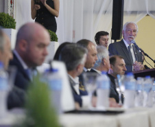 O governador em exercício Darci Piana, participou da assinatura do acordo de parceria e cooperação entre as cidades de Prudentópolis e Ternopil, Ucrânia. Participaram da cerimônia: prefeito de Prudentópolis, Adelmo Luiz Klosowski; Cônsul da Ucrânia no Paraná, Mariano Czaikowski; prefeito de Ternopil, Serhii Nadal; entre outros.Prudentópolis, 06-03-19.Foto: Arnaldo Alves / ANPr.