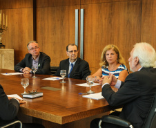 O governador em exercício Darci Piana recebe o presidente da Paraná Turismo, João Jacob Mehl  e representantes do G5 nesta quinta-feira (7) no Palácio Iguaçu.   Curitiba, 07/03/2019 -  Foto: Geraldo Bubniak/ANPr