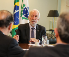 O governador em exercício Darci Piana recebe o presidente da Paraná Turismo, João Jacob Mehl  e representantes do G5 nesta quinta-feira (7) no Palácio Iguaçu.   Curitiba, 07/03/2019 -  Foto: Geraldo Bubniak/ANPr