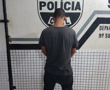 Polícia Civil cumpre mandados de prisão decorrentes de violência contra a mulher em diversas cidades do Paraná nesta sexta-feira (8). A ação conta com a participação de 250 policiais civis e recebeu o nome de Operação Respeito, em alusão ao Dia Internacional da Mulher. As ações tiveram início no sábado de Carnaval e se encerram ao final desta sexta. Foto: Polícia Civil