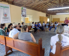 Reunião sobre comercialização no grupo Matão de Tomazina  -  Foto: Emater