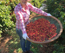 Rosana de Azevedo Felet, cafeicultora e coordenadora do projeto Mulheres do Café de Carlópolis  -  Foto: Divulgação