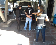 Polícia Civil cumpre mandados de prisão decorrentes de violência contra a mulher em diversas cidades do Paraná nesta sexta-feira (8). A ação conta com a participação de 250 policiais civis e recebeu o nome de Operação Respeito, em alusão ao Dia Internacional da Mulher. As ações tiveram início no sábado de Carnaval e se encerram ao final desta sexta. Foto: Polícia Civil
