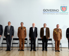 O governador em exercício Darci Piana participou nesta sexta-feira (8) da solenidade de encerramento do estágio de capacitação de policiais em segurança de dignitários. O curso, que começou em fevereiro deste ano, teve o objetivo de aperfeiçoar policiais do Paraná, Mato Grosso do Sul e Distrito Federal que atuam na segurança de autoridades. A cerimônia ocorreu no Palácio Iguaçu, em Curitiba.Foto Gilson Abreu/ANPr