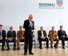 O governador em exercício Darci Piana participou nesta sexta-feira (8) da solenidade de encerramento do estágio de capacitação de policiais em segurança de dignitários. O curso, que começou em fevereiro deste ano, teve o objetivo de aperfeiçoar policiais do Paraná, Mato Grosso do Sul e Distrito Federal que atuam na segurança de autoridades. A cerimônia ocorreu no Palácio Iguaçu, em Curitiba.Foto Gilson Abreu/ANPr