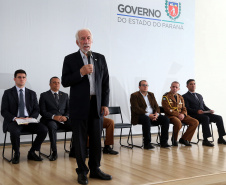 O governador em exercício Darci Piana participou nesta sexta-feira (8) da solenidade de encerramento do estágio de capacitação de policiais em segurança de dignitários. O curso, que começou em fevereiro deste ano, teve o objetivo de aperfeiçoar policiais do Paraná, Mato Grosso do Sul e Distrito Federal que atuam na segurança de autoridades. A cerimônia ocorreu no Palácio Iguaçu, em Curitiba.Foto Gilson Abreu/ANPr