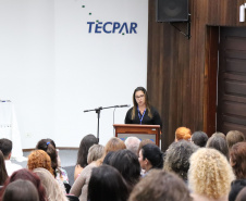 Primeira diretora do Tecpar, Danielle Portela, da Diretoria Comercial, fala às colaboradoras, ao lado do diretor de Administração e Finanças, Arnaldo da Fonseca; do diretor da Indústria e Inovação do Tecpar, Rafael Rodrigues; e do diretor-presidente do Tecpar, professor Fabio Cammarota  -  Curitiba, 08/03/2019  -  Foto: Divulgação Tecpar