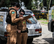 O 12º Batalhão da Polícia Militar do Paraná decidiu manter o efetivo que atende a área central de Curitiba exclusivamente feminino, nesta sexta-feira, 8 de Março. O policiamento de radiopatrulha é feito por mulheres. A iniciativa busca valorizá-las. Todas as policiais da unidade, tanto do serviço operacional quando do administrativo se reuniram as 6 horas no batalhão e, desde então, estão nas ruas do centro da capital atendendo ocorrências.  Curitiba, 08/03/2019 -  Foto: Geraldo Bubniak/ANPr