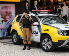 O 12º Batalhão da Polícia Militar do Paraná decidiu manter o efetivo que atende a área central de Curitiba exclusivamente feminino, nesta sexta-feira, 8 de Março. O policiamento de radiopatrulha é feito por mulheres. A iniciativa busca valorizá-las. Todas as policiais da unidade, tanto do serviço operacional quando do administrativo se reuniram as 6 horas no batalhão e, desde então, estão nas ruas do centro da capital atendendo ocorrências.  Curitiba, 08/03/2019 -  Foto: Geraldo Bubniak/ANPr