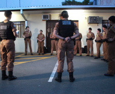 O 12º Batalhão da Polícia Militar do Paraná decidiu manter o efetivo que atende a área central de Curitiba exclusivamente feminino, nesta sexta-feira, 8 de Março. O policiamento de radiopatrulha é feito por mulheres. A iniciativa busca valorizá-las. Todas as policiais da unidade, tanto do serviço operacional quando do administrativo se reuniram as 6 horas no batalhão e, desde então, estão nas ruas do centro da capital atendendo ocorrências. Curitiba, 08/03/2019 - Foto: Soldado Priscila Carvalho