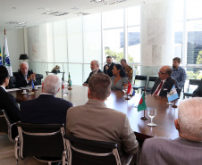 O governador em exercício Darci Piana se reuniu nesta sexta-feira (8) com 13 cônsules de países da Europa, Ásia e das Américas. A reunião no Palácio Iguaçu também contou com a participação do Chefe do Escritório de Representação do Ministério das Relações Exteriores no Paraná, embaixador Igor Kipman. Curitiba, 08/03/2019. Foto: Gilson Abreu/ANPr