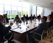 O governador em exercício Darci Piana se reuniu nesta sexta-feira (8) com 13 cônsules de países da Europa, Ásia e das Américas. A reunião no Palácio Iguaçu também contou com a participação do Chefe do Escritório de Representação do Ministério das Relações Exteriores no Paraná, embaixador Igor Kipman. Curitiba, 08/03/2019. Foto: Gilson Abreu/ANPr