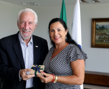 O governador em exercício Darci Piana se reuniu nesta sexta-feira (8) com 13 cônsules de países da Europa, Ásia e das Américas. A reunião no Palácio Iguaçu também contou com a participação do Chefe do Escritório de Representação do Ministério das Relações Exteriores no Paraná, embaixador Igor Kipman. Curitiba, 08/03/2019. Foto: Gilson Abreu/ANPr