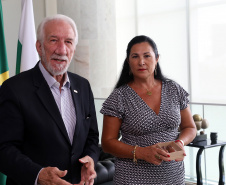 O governador em exercício Darci Piana se reuniu nesta sexta-feira (8) com 13 cônsules de países da Europa, Ásia e das Américas. A reunião no Palácio Iguaçu também contou com a participação do Chefe do Escritório de Representação do Ministério das Relações Exteriores no Paraná, embaixador Igor Kipman. Curitiba, 08/03/2019. Foto: Gilson Abreu/ANPr
