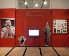 Escritor, poeta, músico, compositor, romancista, tradutor, ensaísta, judoca e publicitário. As diversas faces do paranaense Paulo Leminski estarão presentes na 10ª edição da exposição Múltiplo Leminski, que entra em cartaz em Londrina a partir do dia 14 de março, às 19h30, no Museu Histórico de Londrina.  -  Foto: Divulgação