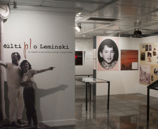 Escritor, poeta, músico, compositor, romancista, tradutor, ensaísta, judoca e publicitário. As diversas faces do paranaense Paulo Leminski estarão presentes na 10ª edição da exposição Múltiplo Leminski, que entra em cartaz em Londrina a partir do dia 14 de março, às 19h30, no Museu Histórico de Londrina.  -  Foto: Divulgação