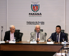 Reunião do secretariado coordenada pelo vice-governador Darci Piana. O secretário de Saúde, Beto Preto, esclareceu na reunião que o Paraná não vive momento de surto ou epidemia de qualquer doença, mas que é preciso reforçar a vacinação nas áreas de risco contra febre amarela, principalmente na região do Litoral.  Curitiba,  12/03/2019  -  Foto: Gilson Abreu/ANPr