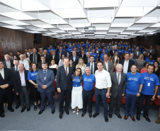 O governador Carlos Massa Ratinho Junior empossa a nova diretoria do Instituto de Tecnologia do Paraná (Tecpar). Tomam posse como diretor-presidente do Tecpar, Fabio Cammarota; diretora comercial, Danielle Portela; o diretor de Desenvolvimento Tecnológico e Inovação, Rafael Rodrigues; e diretor de Administração e Finanças, Arnaldo da Fonseca. Foto: Rodrigo Félix Leal/ANPr