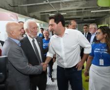 O governador Carlos Massa Ratinho Junior empossa a nova diretoria do Instituto de Tecnologia do Paraná (Tecpar). Tomam posse como diretor-presidente do Tecpar, Fabio Cammarota; diretora comercial, Danielle Portela; o diretor de Desenvolvimento Tecnológico e Inovação, Rafael Rodrigues; e diretor de Administração e Finanças, Arnaldo da Fonseca. Foto: Rodrigo Félix Leal/ANPr