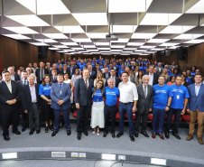 O governador Carlos Massa Ratinho Junior empossa a nova diretoria do Instituto de Tecnologia do Paraná (Tecpar). Tomam posse como diretor-presidente do Tecpar, Fabio Cammarota; diretora comercial, Danielle Portela; o diretor de Desenvolvimento Tecnológico e Inovação, Rafael Rodrigues; e diretor de Administração e Finanças, Arnaldo da Fonseca. Foto: José Fernando Ogura/ANPr