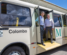 A Coordenação da Região Metropolitana de Curitiba (Comec) e a Viação Santo Ângelo, de Colombo, acabam de lançar um projeto-piloto para utilização de um novo modelo de ônibus multimodal, um veículo capaz de operar linhas comuns, aquelas com embarque convencional pelo lado direito dos ônibus, e ainda as linhas tipo Ligeirinho, com embarque em estações-tubo ou plataformas nos terminais. Colombo, 13/03/2019.
Foto: Maurilio Cheli/ANPr