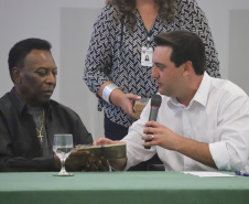 Governador Carlos Massa Ratinho Junior e o ex-jogador de futebol Pelé, lançam campanha do Governo do Estado para incentivar cidadãos e empresas a apoiarem projetos esportivos por meio da destinação de impostos. - Curitiba, 13/03/2019 - Foto: José Fernando Ogura/ANPr