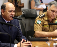 O balanço final da "Operação Verão" foi apresentado nesta quinta-feira (14), em reunião no Palácio Iguaçu, do governador Carlos Massa Ratinho Junior, o secretário da Segurança Pública e Administração Penitenciária, Luiz Felipe Carbonell, e representantes de todas as secretarias e órgãos envolvidos nas atividades..Foto de Gilson Abreu/ANPr - 14.03.2019