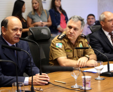 O balanço final da "Operação Verão" foi apresentado nesta quinta-feira (14), em reunião no Palácio Iguaçu, do governador Carlos Massa Ratinho Junior, o secretário da Segurança Pública e Administração Penitenciária, Luiz Felipe Carbonell, e representantes de todas as secretarias e órgãos envolvidos nas atividades..Foto de Gilson Abreu/ANPr - 14.03.2019