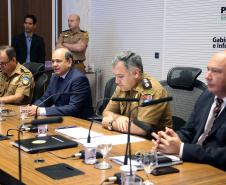 O balanço final da "Operação Verão" foi apresentado nesta quinta-feira (14), em reunião no Palácio Iguaçu, do governador Carlos Massa Ratinho Junior, o secretário da Segurança Pública e Administração Penitenciária, Luiz Felipe Carbonell, e representantes de todas as secretarias e órgãos envolvidos nas atividades..Foto de Gilson Abreu/ANPr - 14.03.2019