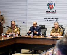 O balanço final da "Operação Verão" foi apresentado nesta quinta-feira (14), em reunião no Palácio Iguaçu, do governador Carlos Massa Ratinho Junior, o secretário da Segurança Pública e Administração Penitenciária, Luiz Felipe Carbonell, e representantes de todas as secretarias e órgãos envolvidos nas atividades..Foto de Gilson Abreu/ANPr - 14.03.2019