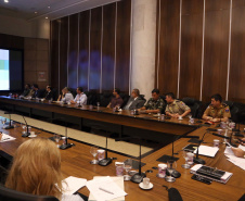 O balanço final da "Operação Verão" foi apresentado nesta quinta-feira (14), em reunião no Palácio Iguaçu, do governador Carlos Massa Ratinho Junior, o secretário da Segurança Pública e Administração Penitenciária, Luiz Felipe Carbonell, e representantes de todas as secretarias e órgãos envolvidos nas atividades..Foto de Gilson Abreu/ANPr - 14.03.2019