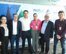 O governador Carlos Massa Ratinho Junior assinou nesta quinta-feira (14) contratos para a construção de 872 novas moradias populares em 15 municípios paranaenses. Os projetos foram desenvolvidos em diferentes programas coordenados pela Companhia de Habitação do Paraná (Cohapar) em parceria com as prefeituras e receberão investimentos de R$ 68,8 milhões. Foto: Rodrigo Felix Leal/ANPr