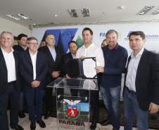 Governador Carlos Massa Ratinho Junior assina os contratos para a construção de 872 casas populares em 15 municípios paranaenses. Participaram da solenidade: presidente da Cohapar, Jorge Lange, secretários, prefeitos, empresários e lideranças dos municípios beneficiados.Curitiba, 14-03-19.Foto: Arnaldo Alves / ANPr.