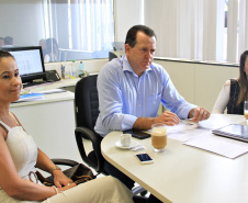 Agentes do Núcleo de Integridade e Compliance, da Controladoria Geral do Governo do Paraná, reuniram-se nesta quinta-feira (14) com técnicos e servidores da Secretaria de Estado do Desenvolvimento Urbano (SEDU) para reforçar o trabalho liderado pelo controlador-geral do Estado, Raul Siqueira.Foto: Divulgação/SEDU
