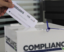 Agentes do Núcleo de Integridade e Compliance, da Controladoria Geral do Governo do Paraná, reuniram-se nesta quinta-feira (14) com técnicos e servidores da Secretaria de Estado do Desenvolvimento Urbano (SEDU) para reforçar o trabalho liderado pelo controlador-geral do Estado, Raul Siqueira.Foto: Divulgação/SEDU
