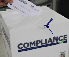 Agentes do Núcleo de Integridade e Compliance, da Controladoria Geral do Governo do Paraná, reuniram-se nesta quinta-feira (14) com técnicos e servidores da Secretaria de Estado do Desenvolvimento Urbano (SEDU) para reforçar o trabalho liderado pelo controlador-geral do Estado, Raul Siqueira.Foto: Divulgação/SEDU