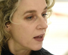 Dois projetos selecionados no primeiro e segundo editais do Programa Estadual de Fomento e Incentivo à Cultura (Profice) foram premiados essa semana. O livro Não está claro até que a noite caia, da artista Juliana Stein, ganhou o prêmio Bronze de Design no Latin American Design Awards.Foto: Kraw Penas/SEEC