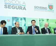 O governador Carlos Massa Ratinho Junior lançou nesta sexta-feira (15) o programa Escola Segura, que prevê uma série de medidas preventivas e protetivas de segurança que serão executadas na rede estadual de ensino. Curitiba,15/03/2019 Foto: Rodrigo Félix Leal/ANPr