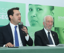 O governador Carlos Massa Ratinho Junior lançou nesta sexta-feira (15) o programa Escola Segura, que prevê uma série de medidas preventivas e protetivas de segurança que serão executadas na rede estadual de ensino. Curitiba,15/03/2019 Foto: Rodrigo Félix Leal/ANPr