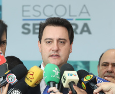 O governador Carlos Massa Ratinho Junior lançou nesta sexta-feira (15) o programa Escola Segura, que prevê uma série de medidas preventivas e protetivas de segurança que serão executadas na rede estadual de ensino. Curitiba,15/03/2019 Foto: Rodrigo Félix Leal/ANPr