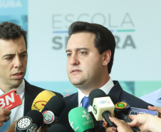 O governador Carlos Massa Ratinho Junior lançou nesta sexta-feira (15) o programa Escola Segura, que prevê uma série de medidas preventivas e protetivas de segurança que serão executadas na rede estadual de ensino. Curitiba,15/03/2019 Foto: Rodrigo Félix Leal/ANPr