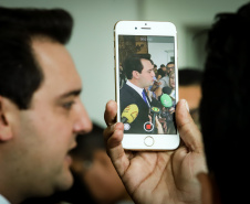 O governador Carlos Massa Ratinho Junior lançou nesta sexta-feira (15) o programa Escola Segura, que prevê uma série de medidas preventivas e protetivas de segurança que serão executadas na rede estadual de ensino. Curitiba,15/03/2019 Foto: Rodrigo Félix Leal/ANPr