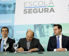 O governador Carlos Massa Ratinho Junior lançou nesta sexta-feira (15) o programa Escola Segura, que prevê uma série de medidas preventivas e protetivas de segurança que serão executadas na rede estadual de ensino. Curitiba,15/03/2019 Foto: Jaelson Lucas / ANPr