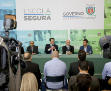 O governador Carlos Massa Ratinho Junior lançou nesta sexta-feira (15) o programa Escola Segura, que prevê uma série de medidas preventivas e protetivas de segurança que serão executadas na rede estadual de ensino. Curitiba,15/03/2019 Foto: Jaelson Lucas / ANPr