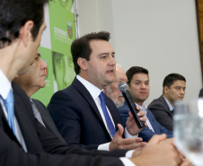 O governador Carlos Massa Ratinho Junior lançou nesta sexta-feira (15) o programa Escola Segura, que prevê uma série de medidas preventivas e protetivas de segurança que serão executadas na rede estadual de ensino. Curitiba,15/03/2019 Foto: Jaelson Lucas / ANPr